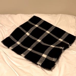 Zara wrap - black & cream plaid, 38” x 72”